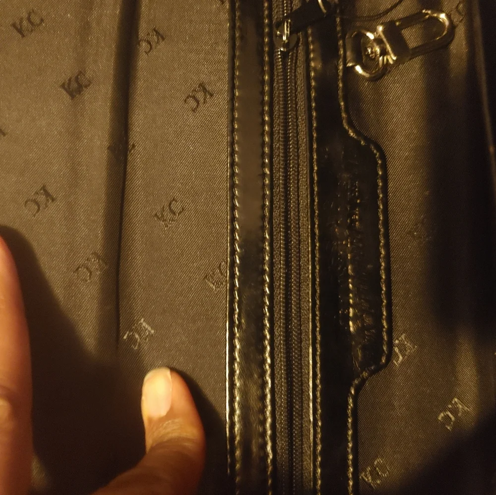 Kenneth Cole Clutch ... 🤩...very classy! - Picture 5 of 5